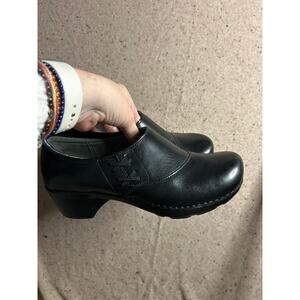 Dansko Stacie Black Leather Clogs 39 EUC Comfort Slip-On Classic Work Shoe